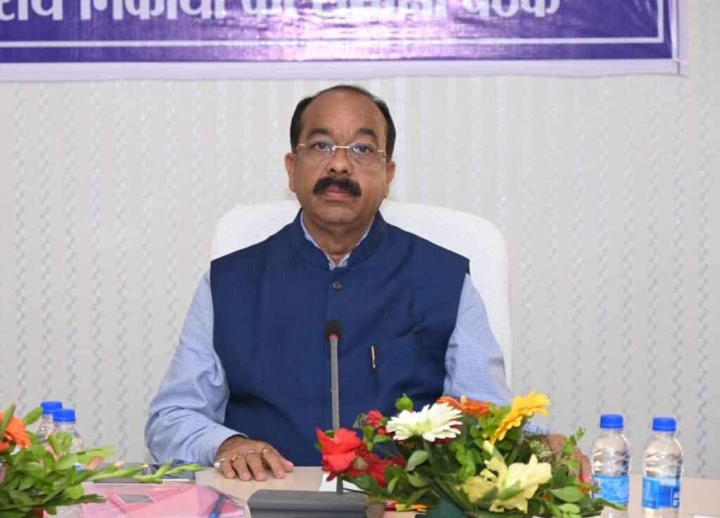 उप मुख्यमंत्री अरुण साव का बड़ा निर्णय : विकास कार्य हेतु नगरीय निकायों को जारी किए 215 करोड़ रुपए; सभी नगर निगम आयुक्त सुबह 6 बजे से फील्ड पर दिखें, अवैध प्लाटिंग और अवैध निर्माण पर लगाम लगाने के निर्देश 2 1705499485 79dd6d54f6198134e08c
