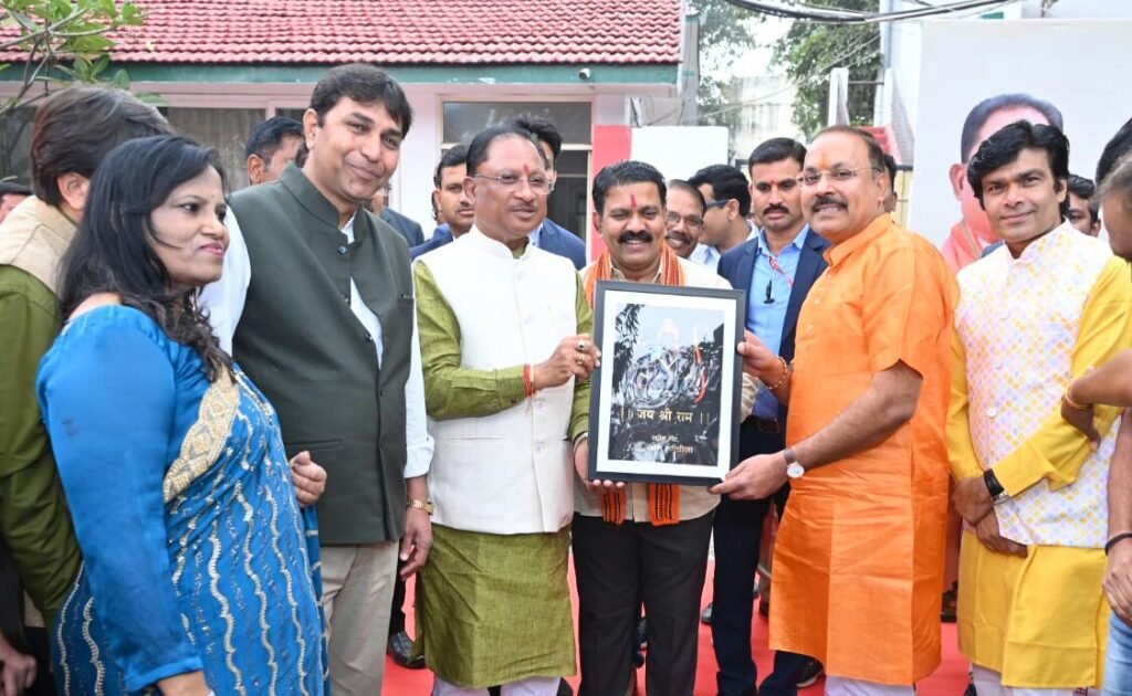 मुख्यमंत्री विष्णु देव साय ने जय श्री राम के उद्घोष के साथ राम रथ को झंडी दिखाकर किया रवाना, रथ के जरिये अयोध्या भेजा मनोकामना संदेश 3 1705646470 22bafb5df9e7ef6ce908