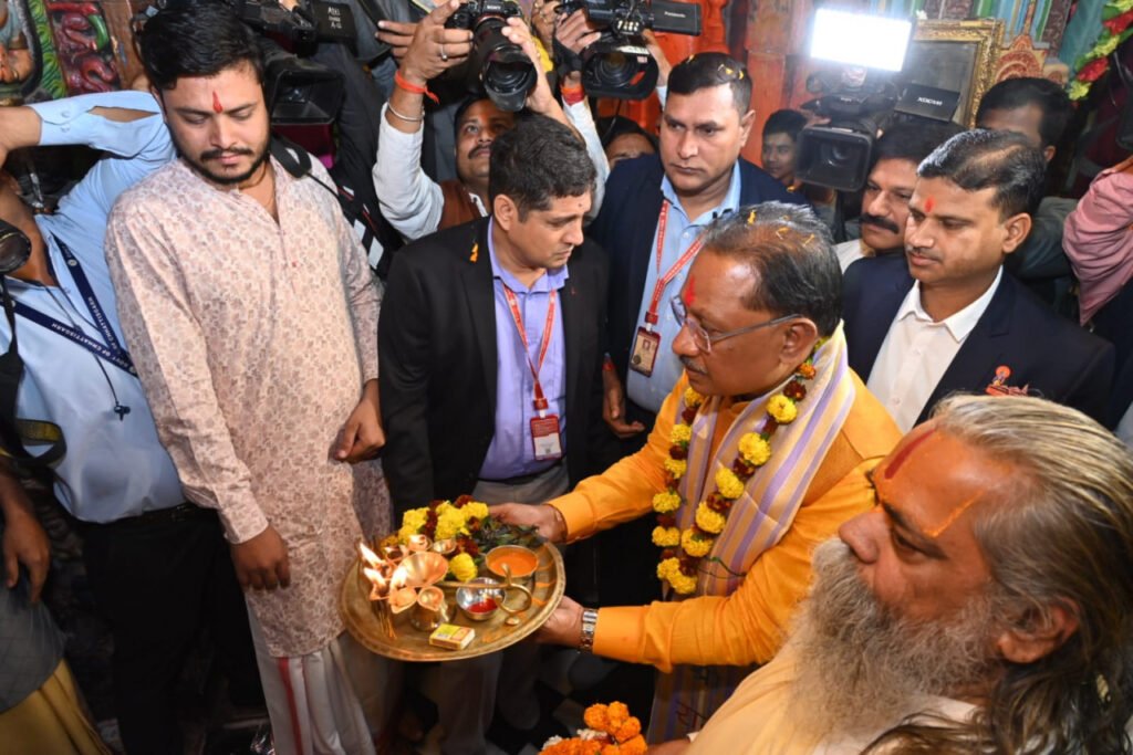 श्री राम लाल प्राण प्रतिष्ठा: रायपुर के दूधाधारी मठ में होगा राम मंदिर प्राण प्रतिष्ठा, सीएम विष्णु देव साय दूधाधारी मठ पहुँचे 4 1705901262 52fd3687b071fe5c1584