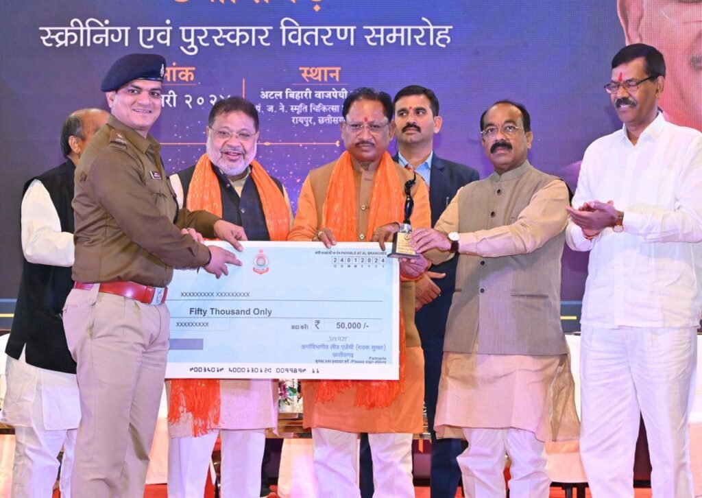 ’गलती मोर सजा तोर’ और ’फाइनल्स’ लघु फिल्म देख मुख्यमंत्री ने कहा - क्रिएटिव माध्यम से जागरूकता फैलाने का विभाग का प्रयास सराहनीय 3 1706098948 ff0d34e5639b802c84705590965667302329766
