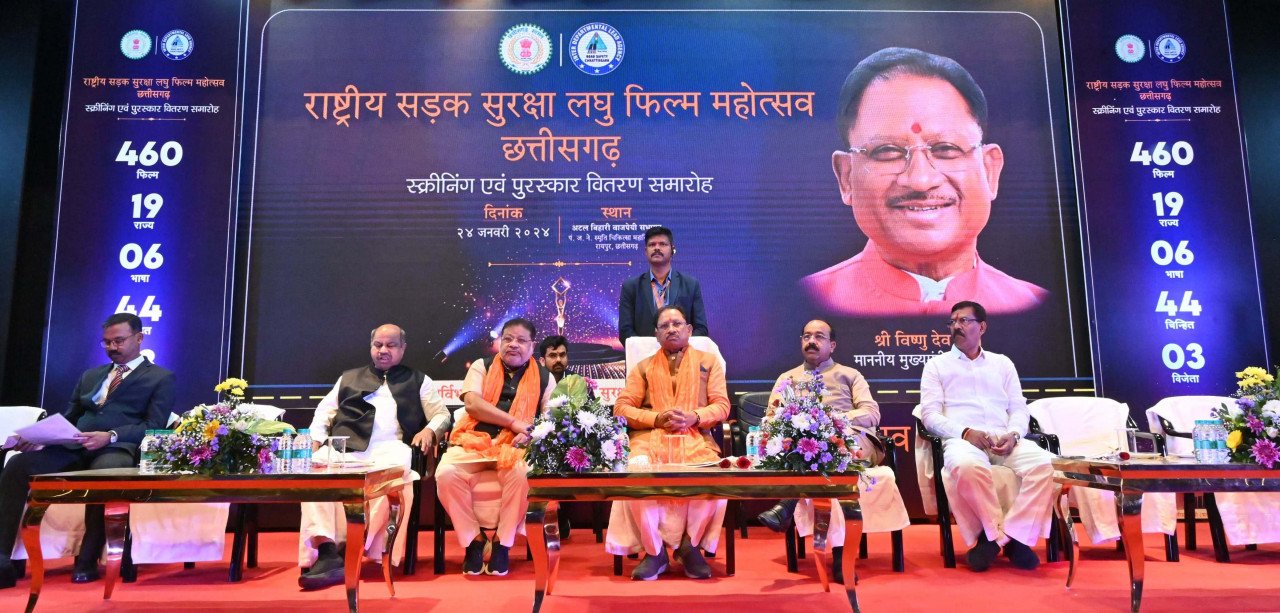 ’गलती मोर सजा तोर’ और ’फाइनल्स’ लघु फिल्म देख मुख्यमंत्री ने कहा - क्रिएटिव माध्यम से जागरूकता फैलाने का विभाग का प्रयास सराहनीय 1 1706098983 d786a6a7dadf47a5d6d6
