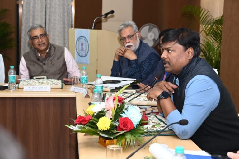 अवैध कार्यों पर पूर्ण रूप से रोक लगे, कटाई, तस्करी में संलिप्त अधिकारी कर्मचारियों की खैर नही-केदार कश्यप 1 IMG 20240103 WA0000 768x512 1