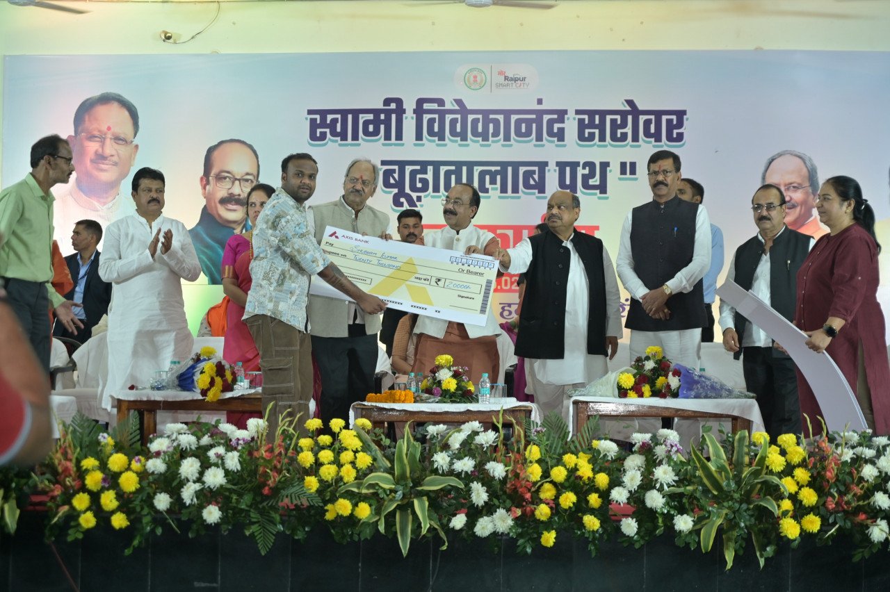 उप मुख्यमंत्री अरुण साव और संस्कृति मंत्री अग्रवाल ने 'स्वामी विवेकानंद सरोवर-बूढ़ातालाब पथ' का किया लोकार्पण 1 1707155370 67a39d12e089e0223e10