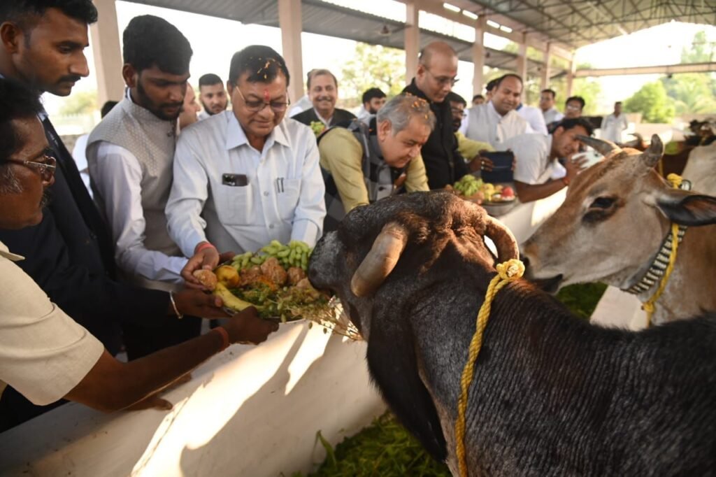 वाणिज्य और उद्योग एवं श्रम विभाग मंत्री लखन लाल देवांगन ने नगपुरा स्थित गौशाला का किया उद्घाटन<br> 2 1708068196 614f64c9b779dbabb0b86528675711072032059