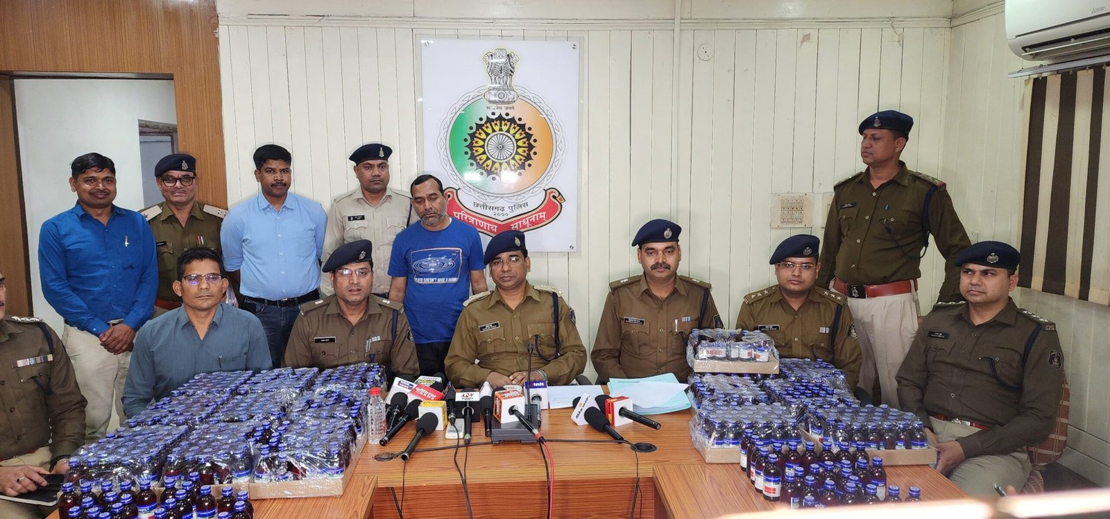 रायपुर पुलिस के नशे के खिलाफ शुरू किए गए कार्यवाही व जागरूकता अभियान,फरवरी माह के विगत 10 दिनों में नारकोटिक्स एक्ट के 18 प्रकरणों में 26 आरोपी गिरफ्तार 1 IMG 20240215 WA0024 scaled