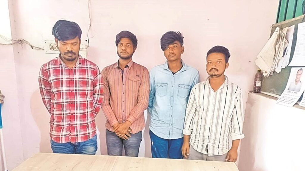 मोबाइल चोरी करने वाले झारखंड के साहेबगंज गैंग के पांच सदस्य गिरफ्तार 1 20 8 1024x576 1