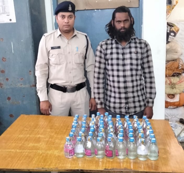 67 पौव्वा शराब के साथ मंदिर हसौद थाना अमला के हत्थे चढ़ा पलौद का दीपक रात्रे 1 IMG 20240323 WA0006