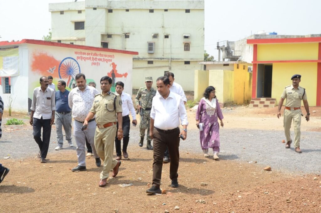 7 मई भरी गर्मी में होने वाले मतदान को मद्देनज़र रखते हर बूथ को बनाएं सुविधाजनक : कलेक्टर 1 IMG 20240323 WA0024 1024x678 1