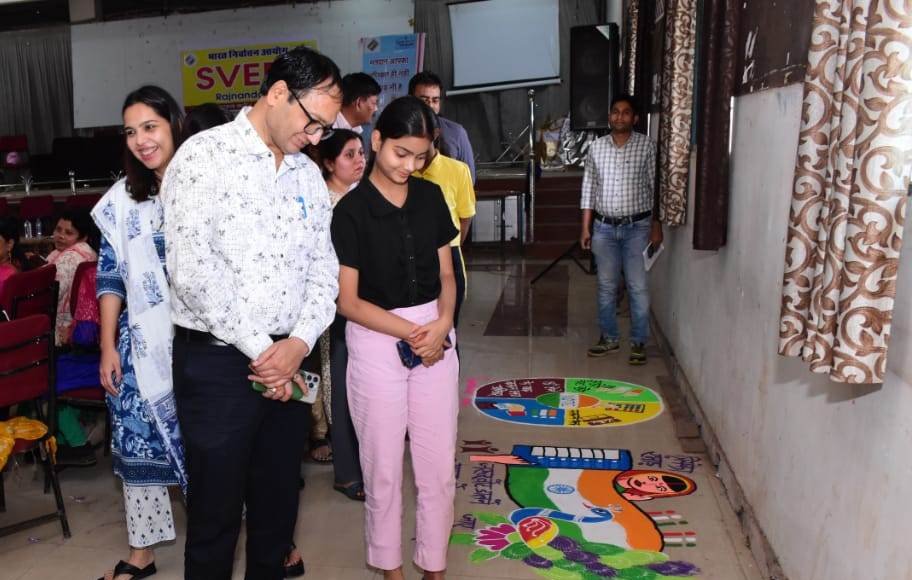 राजनांदगांव : मतदान करना अधिकार ही नहीं बल्कि हमारा कर्तव्य है - कलेक्टर<br> 1 image editor output image 1518654579 1710946059017