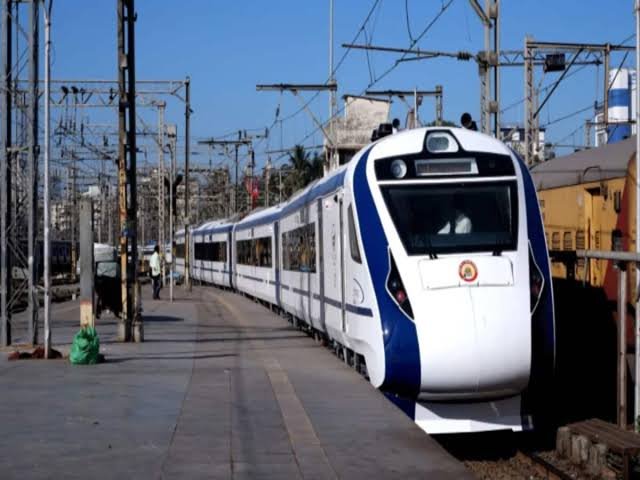रेलवे ने बदला नई दिल्ली-श्री माता वैष्णो देवी कटरा वंदे भारत एक्सप्रेस ट्रेन का टाइम, जानें नए शेड्यूल, रूट और स्टॉपेज की डिटेल 1 images 32