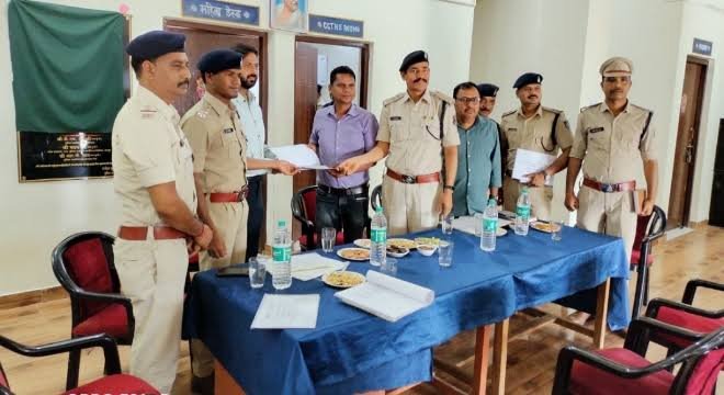 अंतरर्राज्यीय बॉर्डर में हुई छत्तीसगढ़-मध्यप्रदेश पुलिस व प्रशासन के अधिकारियों की मीटिंग 1 images 46