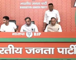 कांग्रेस का 'हाथ' छोड़... बॉक्सर विजेंद्र सिंह अब BJP की रिंग में, थामा 'कमल' का हाथ 1 Boxer Vijender Singh Join BJP 2024 04 ed43786fcf477894bc9aefe402770dba