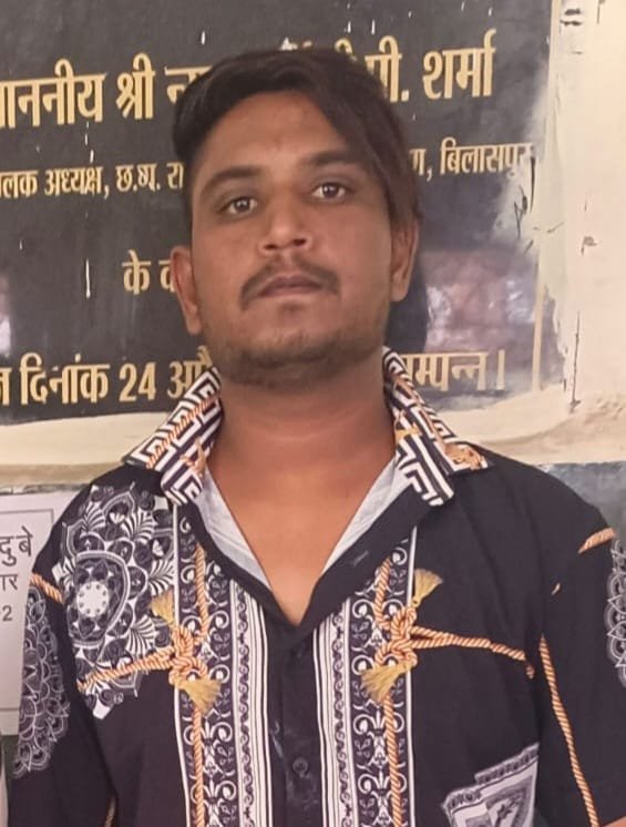 रायपुर कलेक्टर एवं जिला दण्डाधिकारी गौरव सिंह ने एसएसपी संतोष सिंह की अनुशंसा पर जिले के दो आदतन अपराधियों को किया जिला बदर 2 IMG 20240409 WA0055