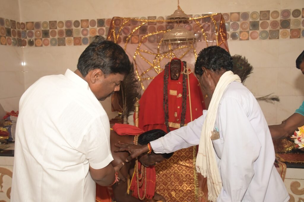 चैत्र नवरात्रि के प्रथम दिन वनमंत्री केदार कश्यप ने कुलदेवी की पूजा अर्चना, प्रदेशवासियों के लिए सुख समृद्धि की कामना 3 IMG 20240410 WA0018