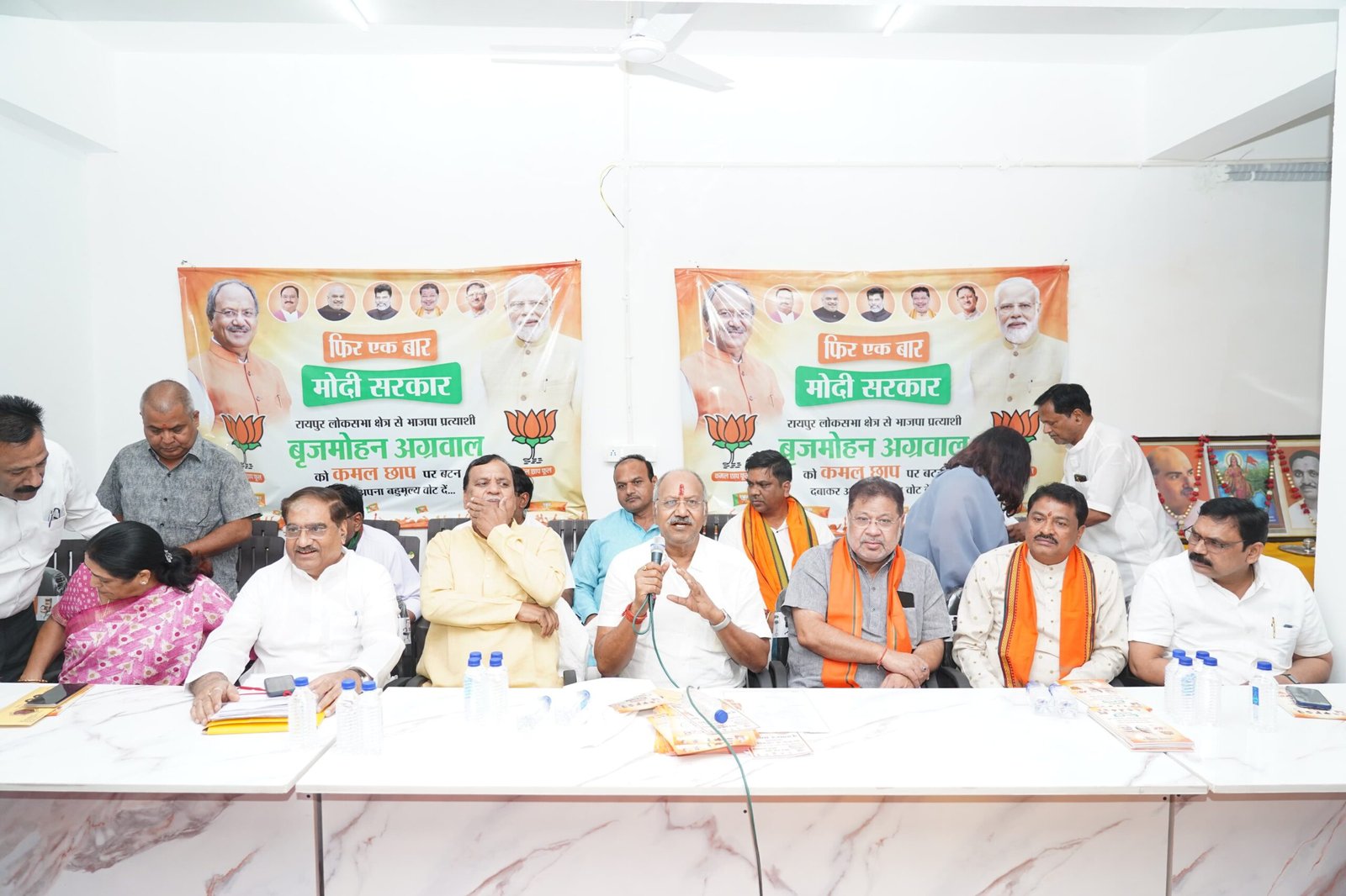 बृजमोहन अग्रवाल ने कार्यकर्ताओं को चुनाव तैयारी में तेजी लाने के निर्देश दिए 1 IMG 20240410 WA0032 scaled