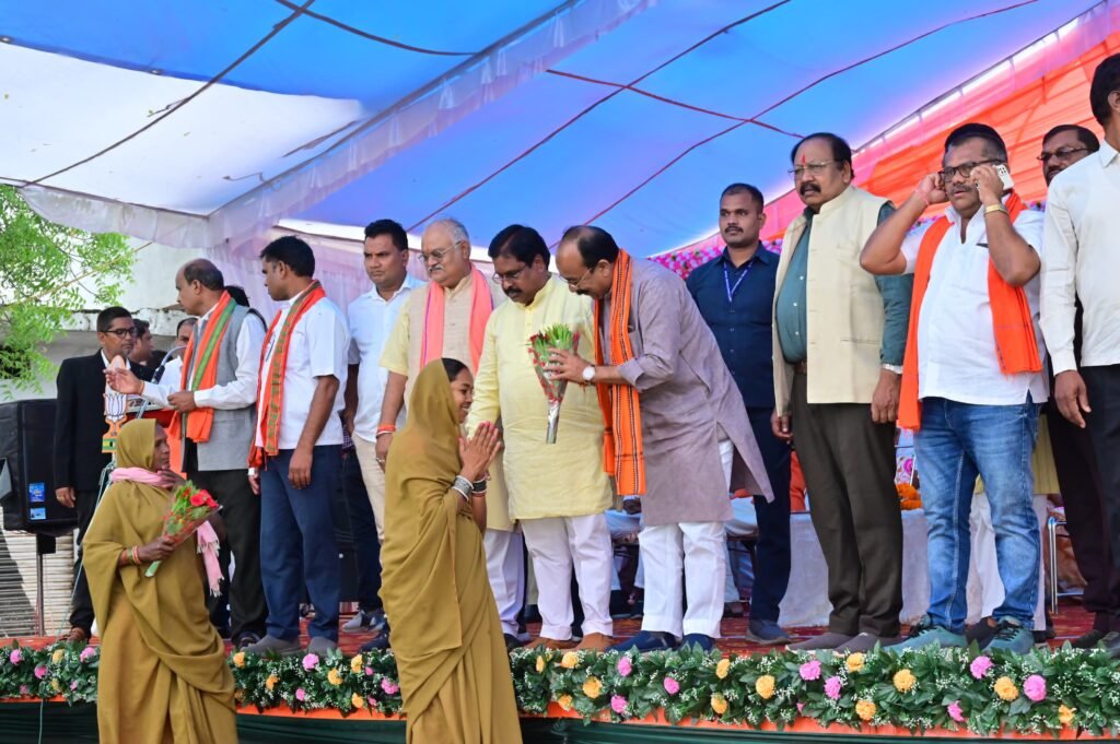 डिप्टी सीएम महतारी मन ले पुछिस, कतका पईसा मिलिस 4 IMG 20240412 WA0015