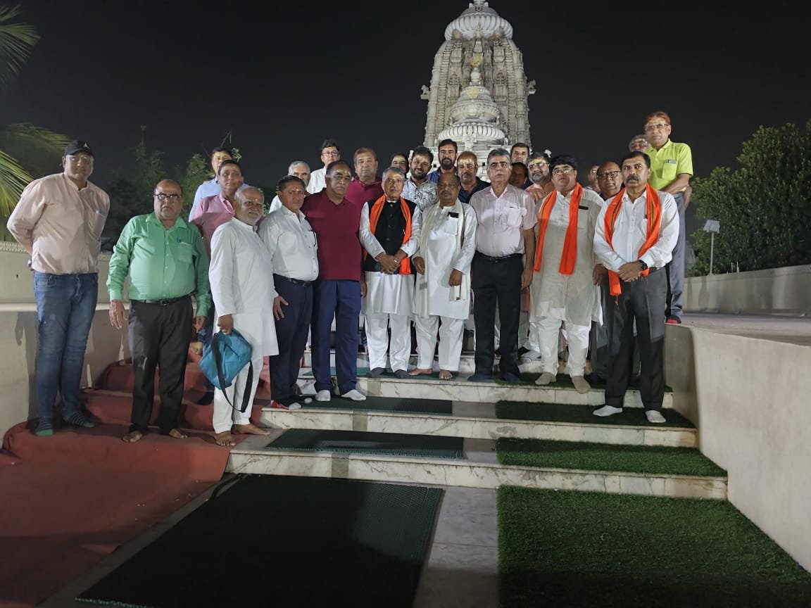 सिंधी समाज के लोगों ने चखा भगवान श्री जगन्नाथ जी का महाप्रसाद विधायक पुरंदर मिश्रा का किया अभिवादन 1 IMG 20240428 WA0145