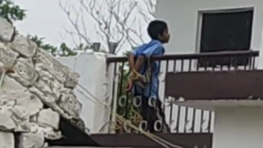 CG : मुंगेली जिले में रिटायर्ड प्रिंसिपल ने छात्र को चोरी के आरोप में रस्सी से बांध कर 4 घंटे धूप में रखा, विदेशी फण्ड से संचालित संस्था में छात्रों पर हो रहे अत्याचार 1 image editor output image1911929999 1712739699150