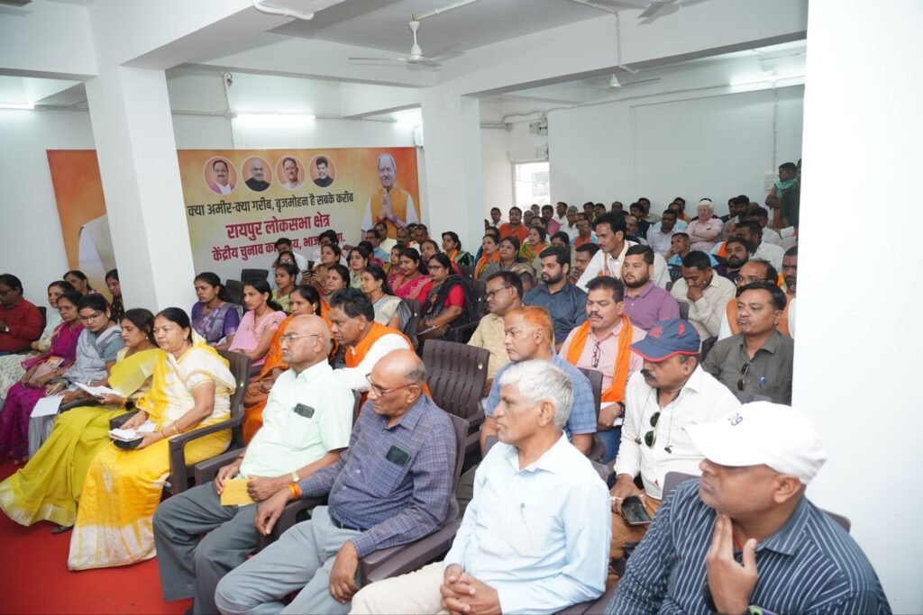 बृजमोहन अग्रवाल ने कार्यकर्ताओं को चुनाव तैयारी में तेजी लाने के निर्देश दिए 5 img 20240410 wa00284171696444204025874