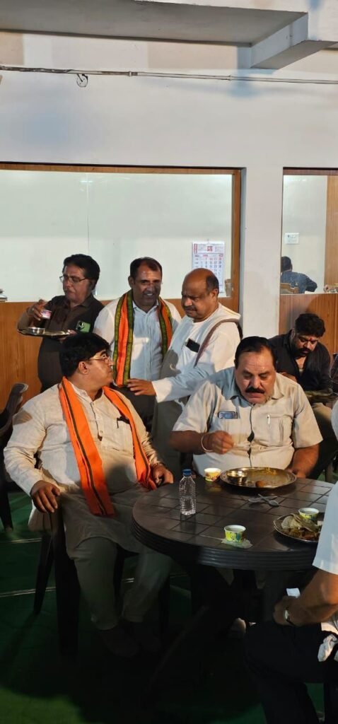 सिंधी समाज के लोगों ने चखा भगवान श्री जगन्नाथ जी का महाप्रसाद विधायक पुरंदर मिश्रा का किया अभिवादन 6 img 20240428 wa01401418320522901267321