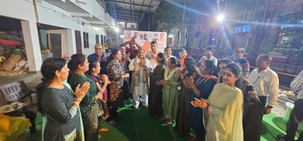 सिंधी समाज के लोगों ने चखा भगवान श्री जगन्नाथ जी का महाप्रसाद विधायक पुरंदर मिश्रा का किया अभिवादन 7 img 20240428 wa01415025890782774494576