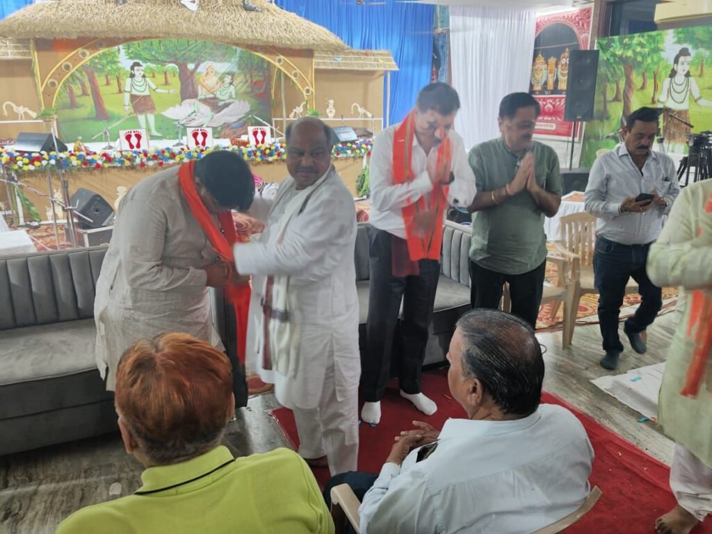 सिंधी समाज के लोगों ने चखा भगवान श्री जगन्नाथ जी का महाप्रसाद विधायक पुरंदर मिश्रा का किया अभिवादन 5 img 20240428 wa01433904936795082985996