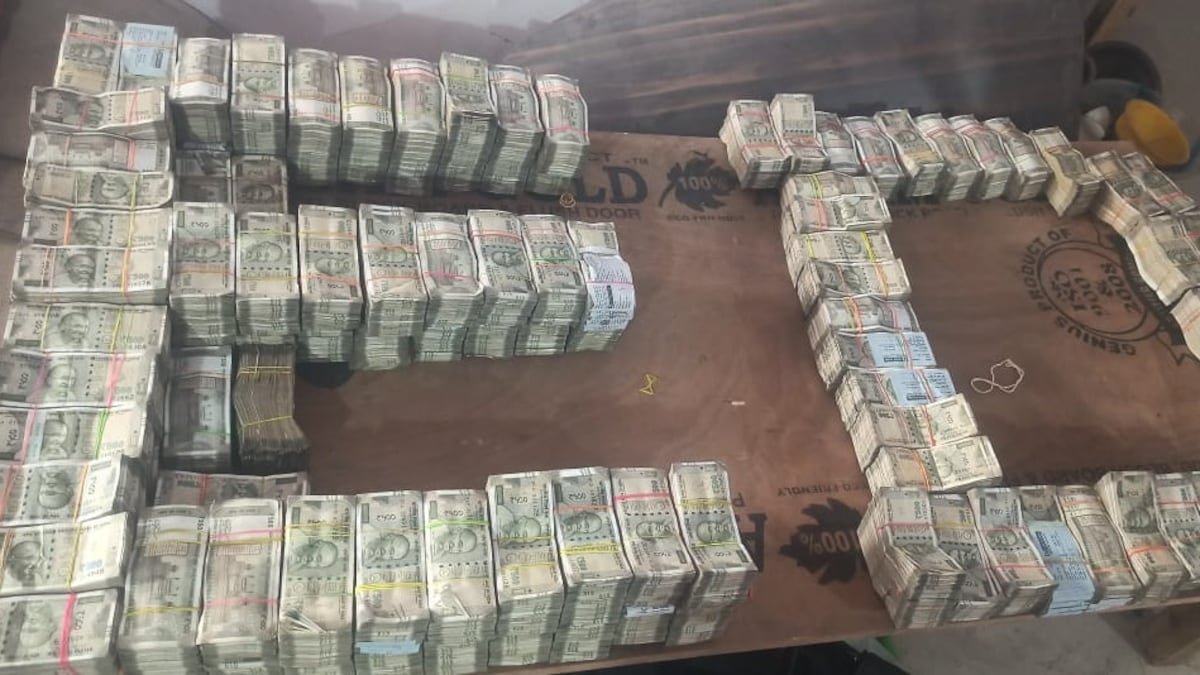 झारखंड में टेंडर घोटाले में ED की बड़ी कार्रवाई : मंत्री के PA का नौकर निकला धनकुबेर! गिनते-गिनते थक गए ED के अफसर 1 663872b6135c3 cash recover from jharkhand 060333196 16x9 1