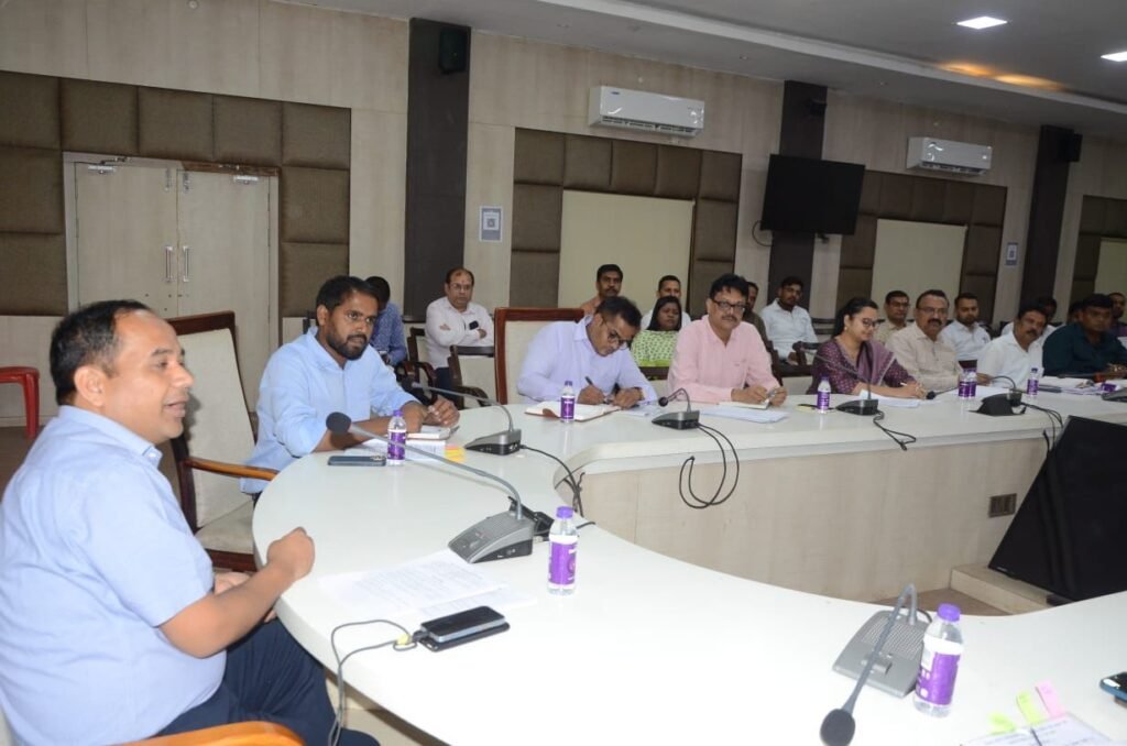कलेक्टर ने ली जिले के राजस्व अमला की बैठक : जिले में अवैध प्लॉटिंग रोकने दिए निर्देश 1 IMG 20240514 WA0048 1024x678 1