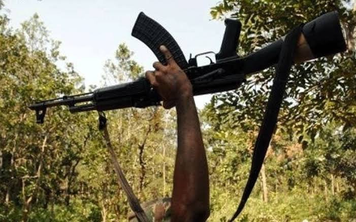 CG : तीन नक्सलियों ने एसपी के सामने किया सरेंडर, निलावाया क्षेत्र में थे सक्रिय 1 images 2024 05 24T145420.800