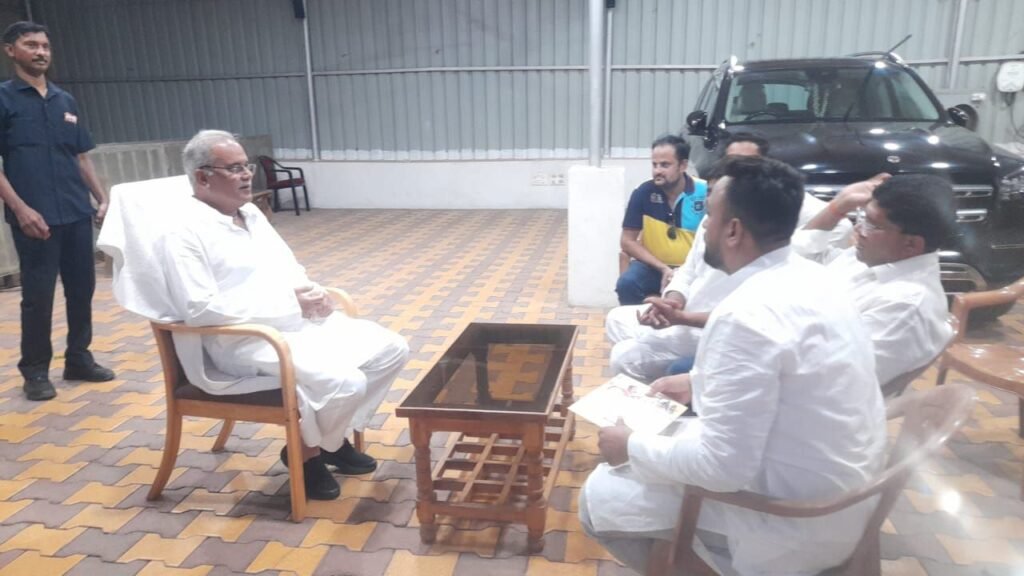 अमलेश्वर में शिवमहापुराण कथा 26 से : आयोजको ने भिलाई -3 स्तिथ निवास स्थान पहुंच पूर्व सीएम भूपेश बघेल को किया आमंत्रित, श्री बघेल ने भक्तिमय आयोजन के लिए दी शुभकामनाएं एवं कथा स्थल आने का भरोसा दिलाया 2 img 20240523 wa00289065880843177091315