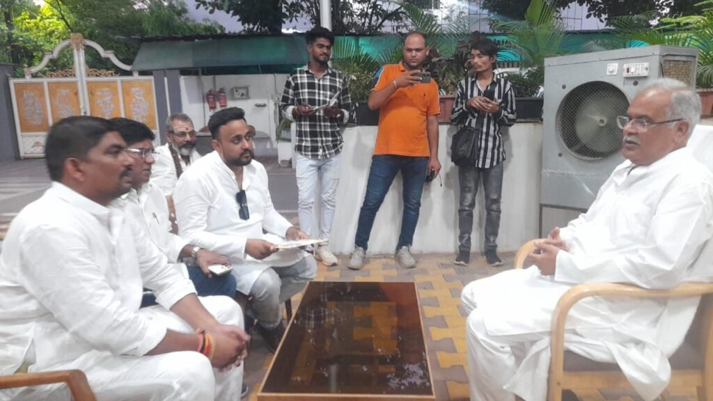 अमलेश्वर में शिवमहापुराण कथा 26 से : आयोजको ने भिलाई -3 स्तिथ निवास स्थान पहुंच पूर्व सीएम भूपेश बघेल को किया आमंत्रित, श्री बघेल ने भक्तिमय आयोजन के लिए दी शुभकामनाएं एवं कथा स्थल आने का भरोसा दिलाया 4 img 20240523 wa00303300569319315789790