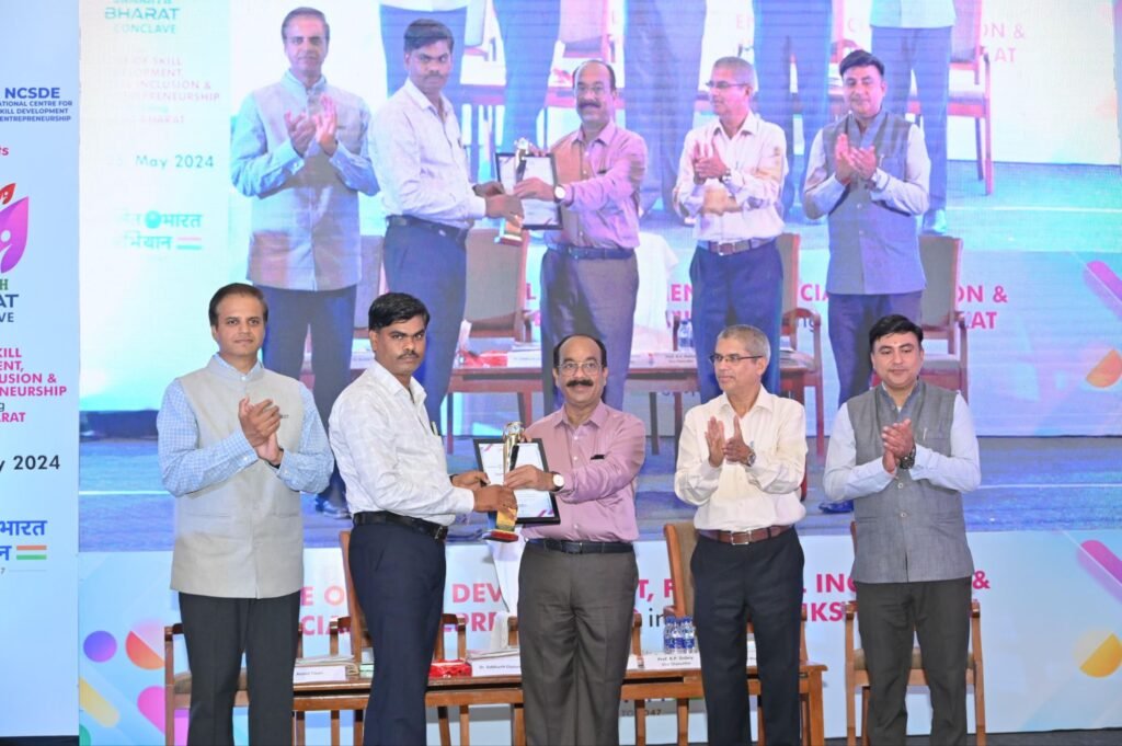 पीएम मोदी ने 10 सालों में भारत को बनाया डिजिटल इंडिया, 34 लाख करोड़ रुपए का हुआ डिजिटल ट्रांसफर : उपमुख्यमंत्री साव 4 img 20240526 wa00141808729899680788305