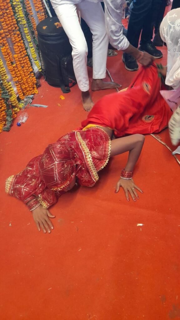 शिव महापुराण श्रवण करने आये तो पूर्ण समर्पण के साथ आये, आधा - अधूरा समर्पण कोई काम नहीं - प्रदीप मिश्रा 5 img 20240527 wa00311052446513397677549