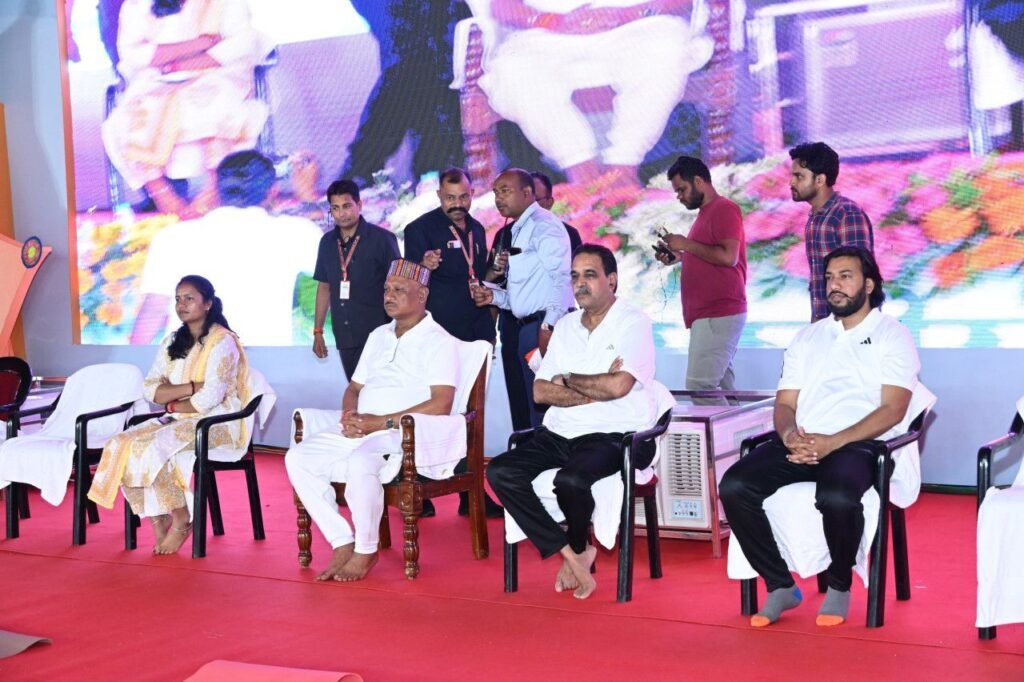 CM विष्णु देव साय अंतर्राष्ट्रीय योग दिवस कार्यक्रम में हुए शामिल 2 1718935732 08d54003cd585dd1b2458275188287929787034