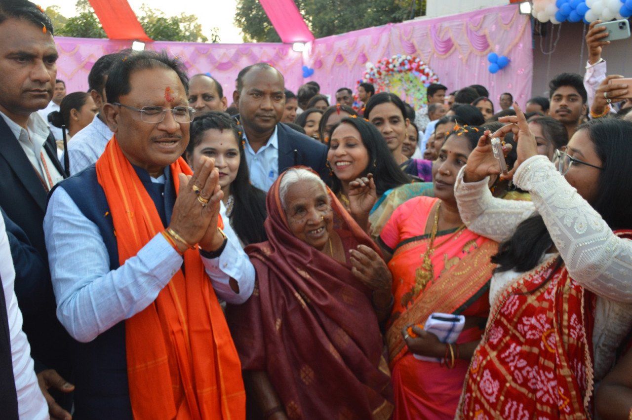 समस्याओं का समाधान और जनता से संवाद होगा आसान : मुख्यमंत्री जनदर्शन कार्यक्रम जनता से जुड़ने का है सशक्त माध्यम, आमजनमानस में बढ़ेगा सरकार के प्रति विश्वास 1 1719411271 cb6625467d51e98ba45f