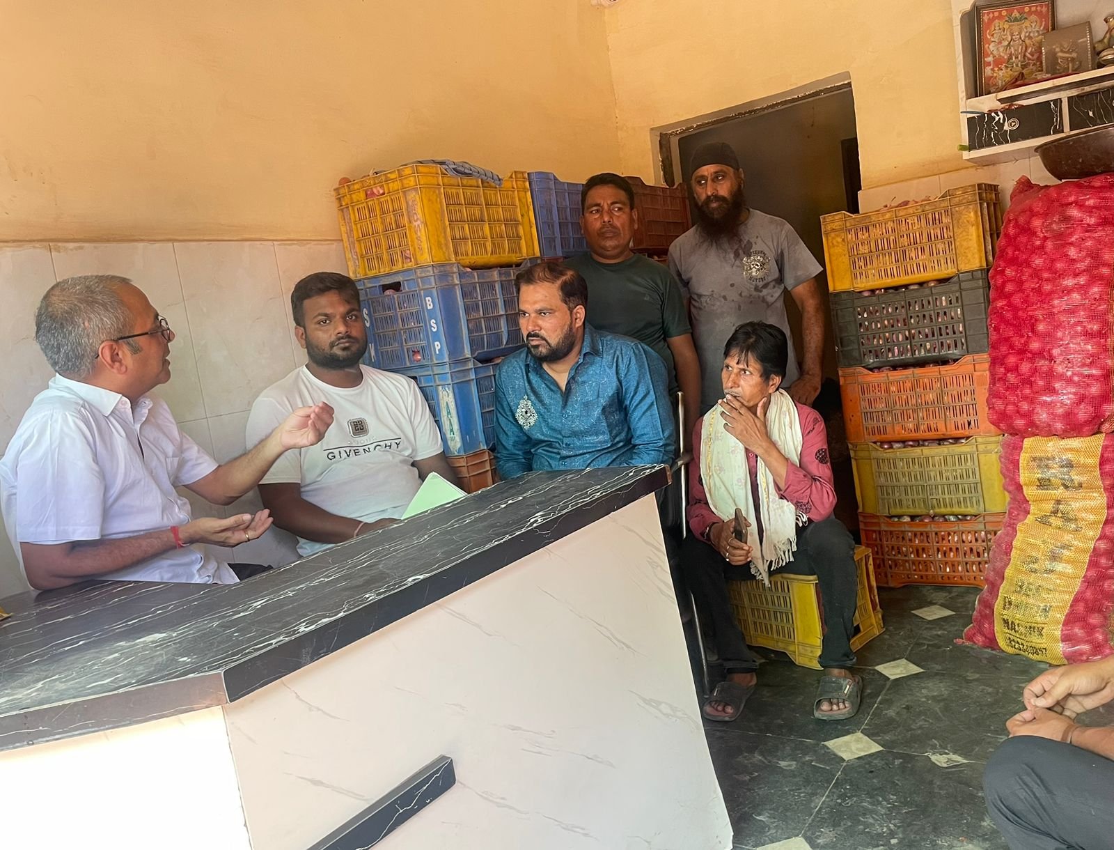 बृहस्पति बाज़ार का सब्ज़ी महल का मॉडल फेल है,सब्ज़ी के सड़ने की संभावना ने बढ़ाई व्यापारियों की चिंता,सरकार विचार करे—शैलेश पांडेय 1 IMG 20240606 WA0088