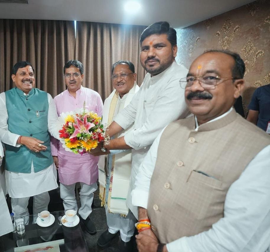 मुख्यमंत्री विष्णु देव साय पहुंचे भुवनेश्वर, ओडिशा के नए मुख्यमंत्री मोहन चरण माझी के शपथ ग्रहण समारोह में होंगे शामिल 1 IMG 20240612 WA0017