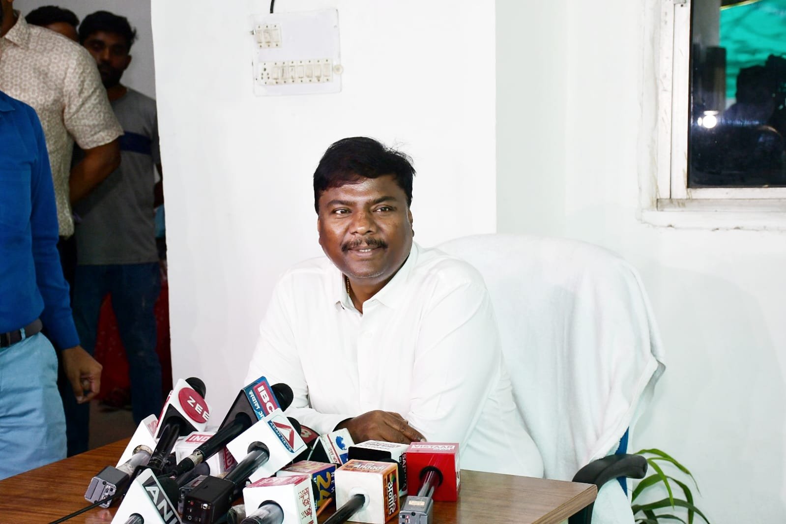 भूपेश बघेल के धान खेती की पोस्ट पर बोले मंत्री केदार कश्यप : विष्णु के सुशासन में जनता के साथ विपक्ष भी खुश, धान का पूरा 3100 रु मिल रहा है वो भी एकमुश्त 1 IMG 20240618 WA0028 1