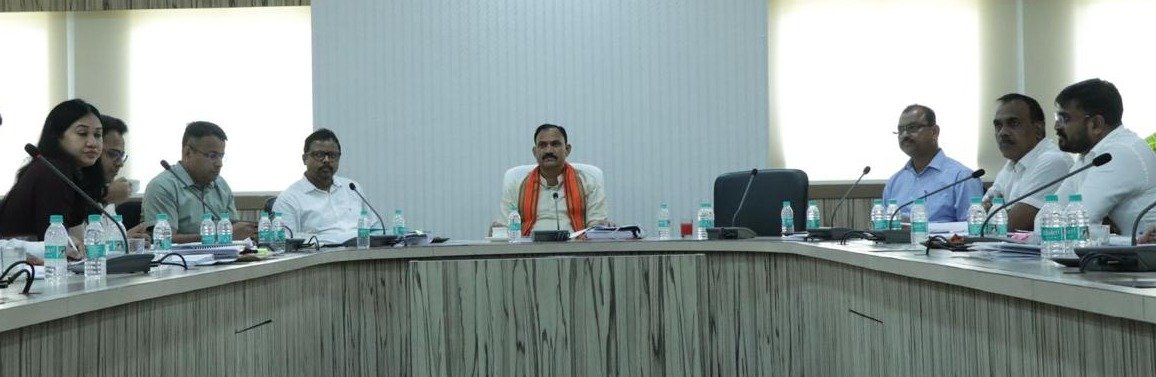 स्वास्थ्य मंत्री श्याम बिहारी जायसवाल ने नवीन चिकित्सा महाविद्यालयों के सुविधाओं की ली जानकारी : मुख्यमंत्री की मंशानुसार स्वास्थ्य सुविधाओं में बेहतर सुधार के लिए अधिकारियों को दिए निर्देश 1 IMG 20240626 WA0011