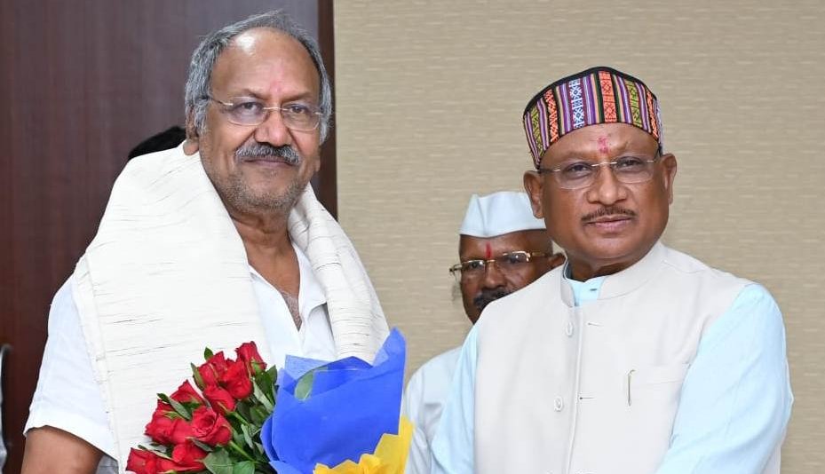 CM विष्णु देव साय सहित मंत्रिगणों ने सांसद बनने पर बृजमोहन अग्रवाल को किया सम्मानित, कहा – श्री अग्रवाल देश में सर्वाधिक वोटों से जीतने वाले सांसदों में शामिल 1 image editor output image915396969 1718846058902