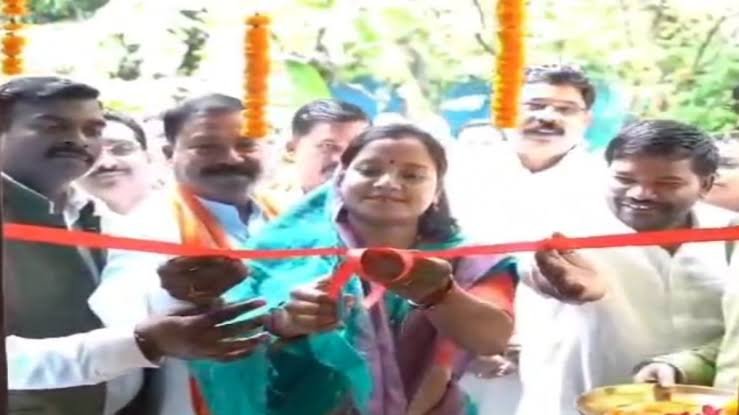 मंत्री लक्ष्मी राजवाड़े की अभिनव पहल: रायपुर में किया 20 बिस्तरीय कमरों का उद्घाटन, कहा- मेरे लिए जनसेवा सर्वोपरि, जनता की सेवा के लिए कभी पीछे नहीं हटूंगी<br> 1 images 2024 06 23T200812.411