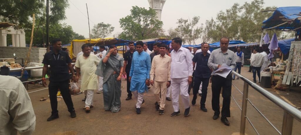 Minister-Led BJP Team Visits Baloda Bazar, Unveils Planned Conspiracy in Arson Attack
<br> 3 img 20240618 wa00182410368637772681572