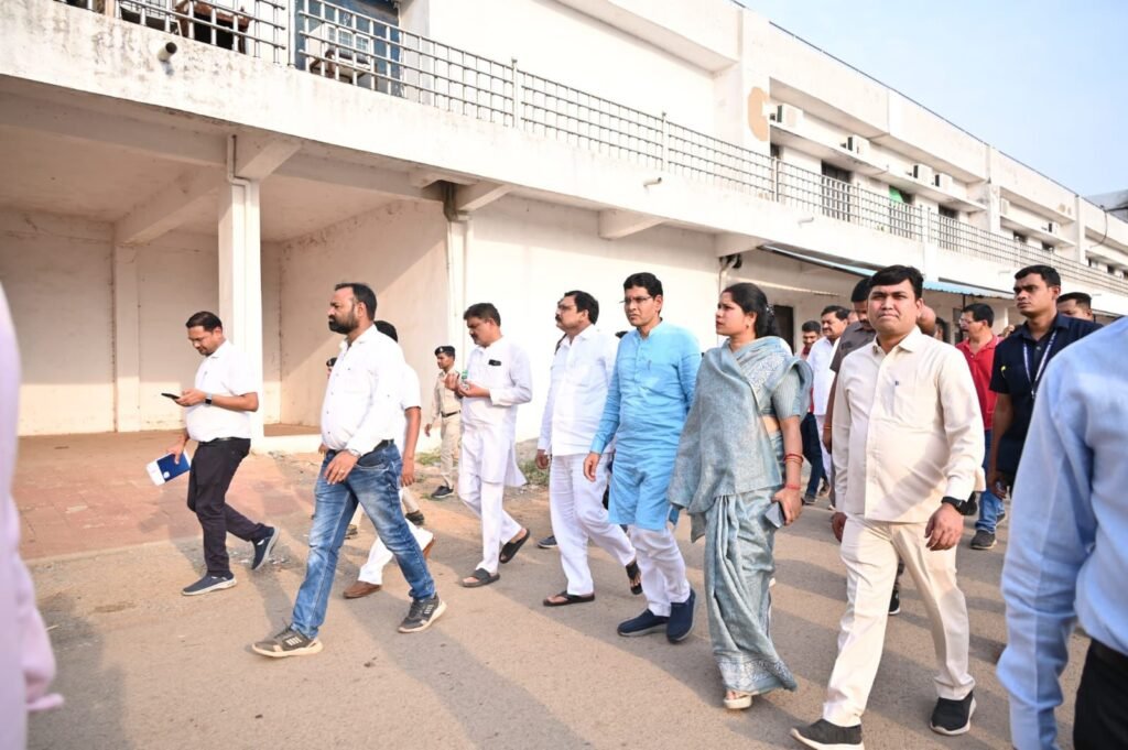 Minister-Led BJP Team Visits Baloda Bazar, Unveils Planned Conspiracy in Arson Attack
<br> 2 img 20240618 wa00207169808585689690434