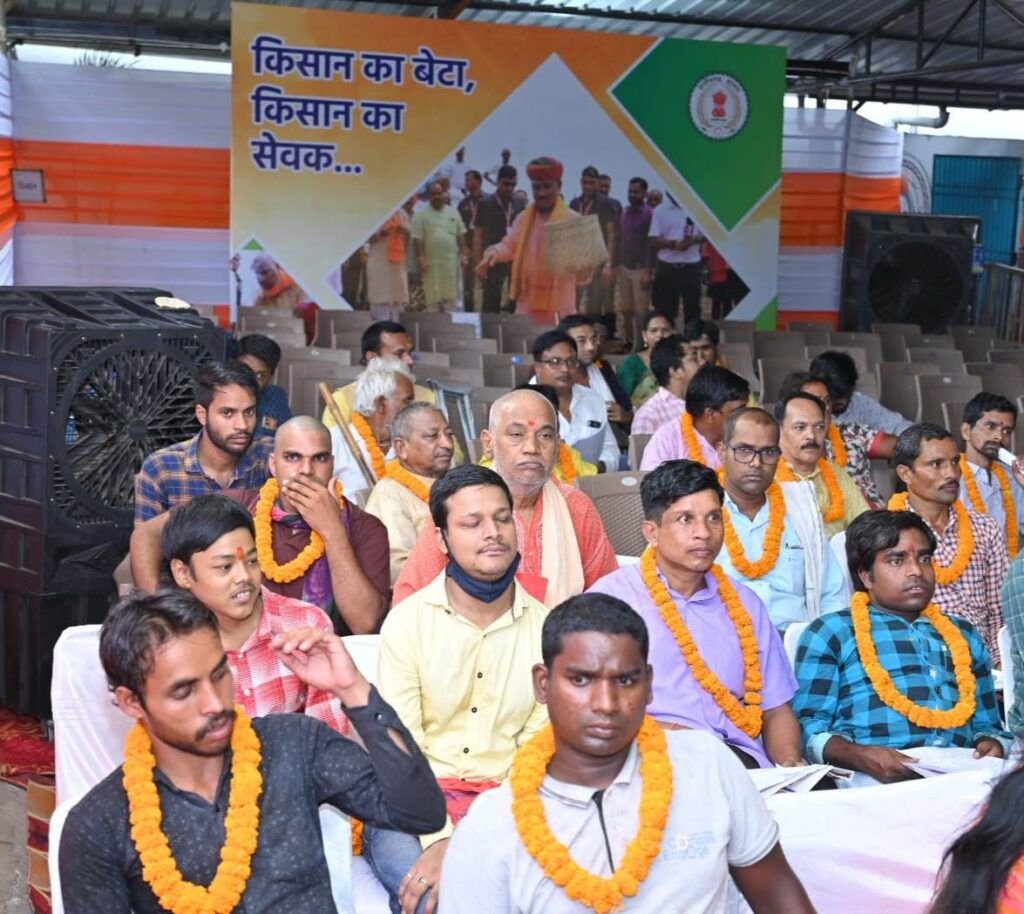 CG Breaking : जनदर्शन में CM साय आत्मीयता से मिल रहे हैं नागरिकों से 2 img 20240627 wa0002 1024x9145504467111182886818 1