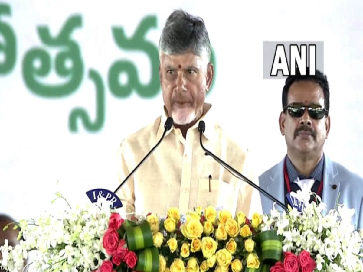 Chandrababu Naidu Oath Ceremony : चंद्रबाबू नायडू ने ली आंध्र प्रदेश के सीएम पद की शपथ; पवन कल्याण बने डिप्टी CM, देखें मंत्रियों की पूरी लिस्ट 1 nda government formed in andhra pradesh chandrababu naidu took oath as chief minister india news 1718172494