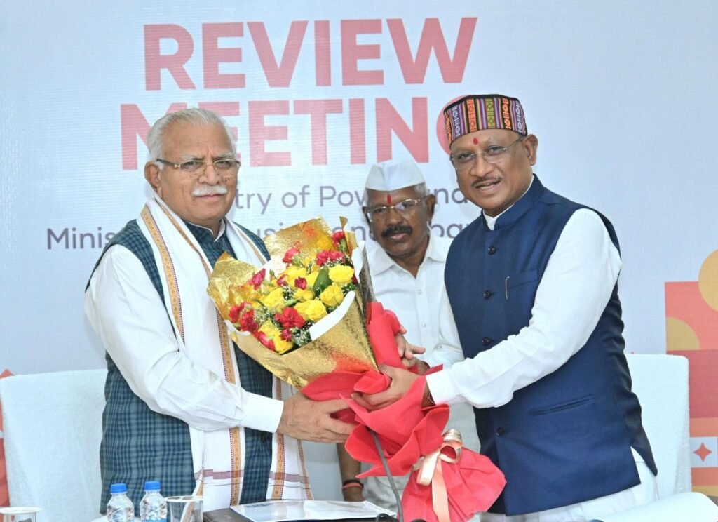 केंद्रीय विद्युत, आवास एवं शहरी मामलों के मंत्री मनोहर लाल और CM विष्णु देव साय मंत्रालय में ले रहे हैं समीक्षा बैठक 2 1720590402 4982b43903003298410b3432669439943978784