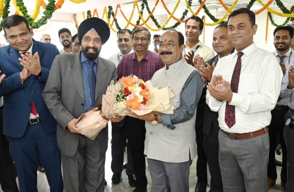 उप मुख्यमंत्री अरुण साव ने एचडीएफसी बैंक की नई शाखा का किया उद्घाटन 2 1721041462 40d755289c4793483dbf3474439045161023892