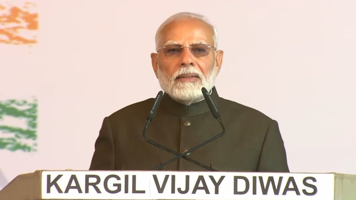 25वां कारगिल विजय दिवस : ‘अग्निपथ का लक्ष्य सेनाओं को युवा बनाना, इस पर सियासत करने वाले…’, PM मोदी विपक्ष पर जमकर बरसे 1 66a33711808a4 pm modi at kargil war memorial in dras 264136229 16x9 1