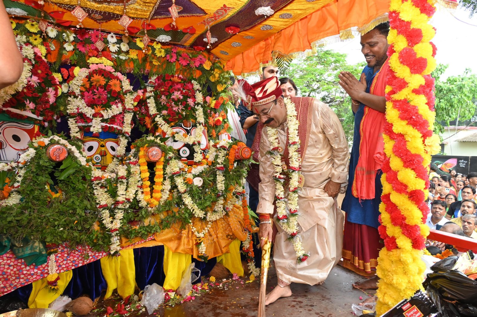 उपमुख्यमंत्री अरुण साव ने बिलासपुर स्थित श्री जगन्नाथ मंदिर में किया छेरापहरा का रस्म, महाप्रभु से छत्तीसगढ़ की सुख समृद्धि की कामना 1 IMG 20240708 WA0001 scaled