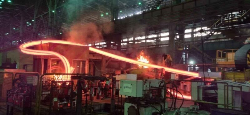 भिलाई स्टील प्लांट में बड़ा हादसा : मशीन से उछलकर बाहर निकली 15 फीट ऊंची गर्म रेल पटरी, प्लांट में मचा हड़कंप 1 image 37